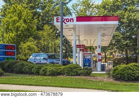 Atlanta, Ga Usa - 07 09 20: Exxon Gas Station Price Sign 1.94 A Gallon Memorial Drive