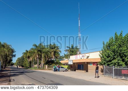 Kanoneiland, South Africa - Feb 25, 2023: A Street Scene, With A Shopping Centre, In Kanoneiland Nea