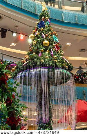 Beautiful Christmas Decoration In Sunway Pyramid Shopping Mall. People Can Seen Exploring And Shoppi