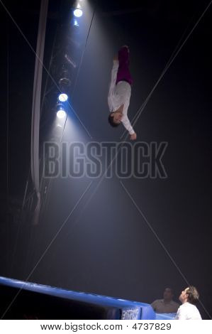 Circo Vargas Acrobat Trampoliner