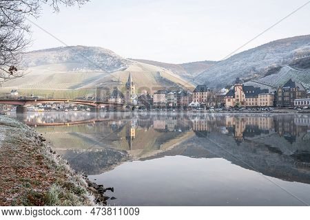 Bernkastel, Germany - December 18, 2022: Panoramic Image Of Bernkastel On A Cold Und Foggy Winter Da