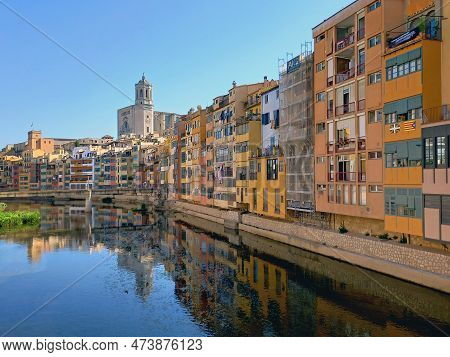 March 2023, Girona, Catalonia. Hanging Houses Of Onyar, Girona. Panoramic View Of The River And Old 