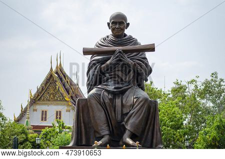 Reverend Father To Or Luang Por Tho At Wat Rakhang Kositaram Woramahawihan At Bangkok In Thailand