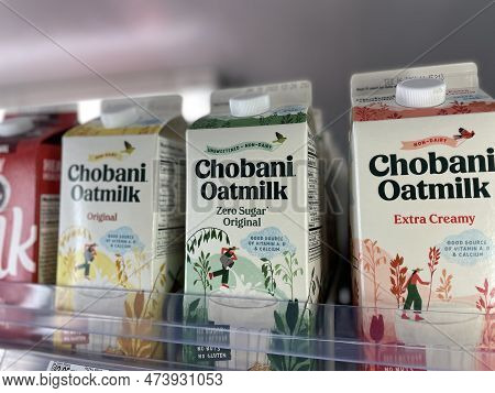 Grovetown, Ga Usa - 11 10 22: Grocery Store Chobani Oatmillk