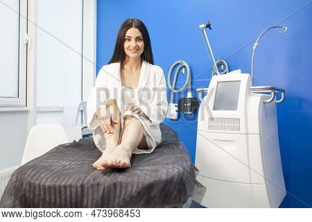 Female Patient Lies On A Couch In A Cosmetology Clinic For A Fat Removal Procedure, Coolscalping Pro