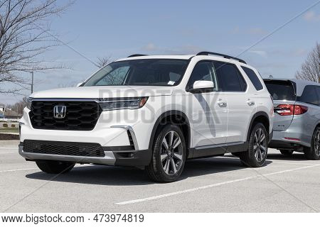 Avon - Circa April 2023: Honda Pilot Display At A Dealership. Honda Offers The Pilot In Sport, Ex-l,