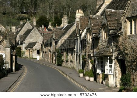 Rua principal da vila Castle Combe