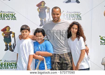 Donald Faison and children at the 