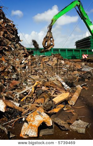 Żuraw, Załadunek statku z recyklingu stali
