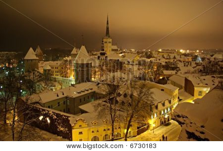 Zimní Tallinu v noci