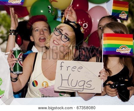 Happiness Girl Offer Free Hugs