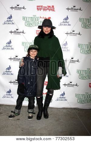 LOS ANGELES - NOV 30:  Avalon Leone Bookstaver, Rena Sofer at the 2014 Hollywood Christmas Parade at the Hollywood Boulevard on November 30, 2014 in Los Angeles, CA