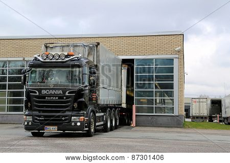 Clean Scania R560 Rig Drives Out Of Truck Wash