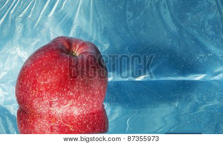 apple in water
