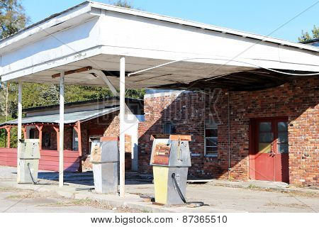 Abandoned gas and service station