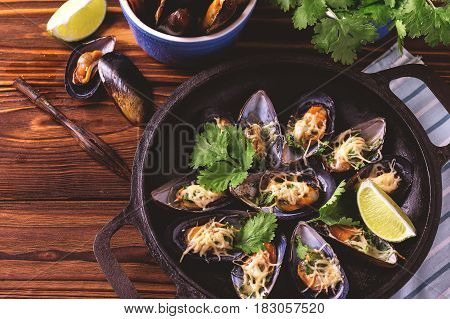 Baked Shellfish Mussels With Cheese, Cilantro And Lime