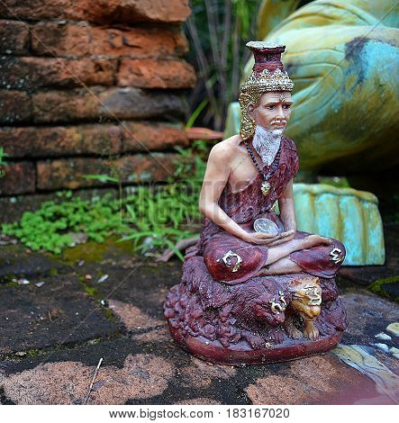 Sage, Confucius and sage, the Buddha is in every corner of the world and the heart of the philosopher, the philosophy in every place of the temple or usual place. A pilgrim or visitor, a tourist or a common man can see the statue of a holy man and bow to 