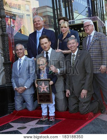 LOS ANGELES - APR 21:  Anna Faris, Chris Pratt, James Gunn, Leron Gubler, Vin Di Bona at the Walk of Fame Star Ceremony on the Hollywood Walk of Fame on April 21, 2017 in Los Angeles, CA