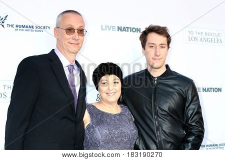 LOS ANGELES - APR 22:  Bud Grimmie, Tina Grimmie, Marcus Grimmie at the 2017 The Humane Society Gala at Parmount Studios on April 22, 2017 in Los Angeles, CA