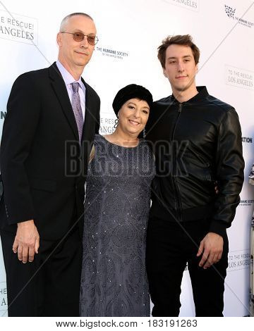 LOS ANGELES - APR 22:  Bud Grimmie, Tina Grimmie, Marcus Grimmie at the 2017 The Humane Society Gala at Parmount Studios on April 22, 2017 in Los Angeles, CA