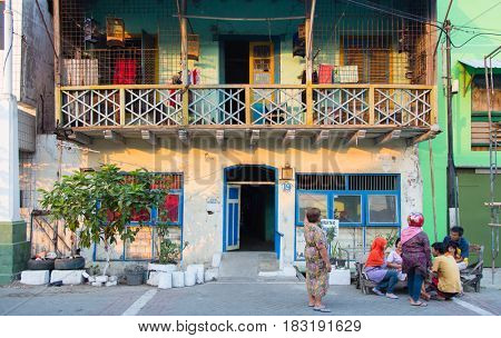 Semarang, Indonesia - september 13, 2015: Traditional street scene in Semarang, Indonesia