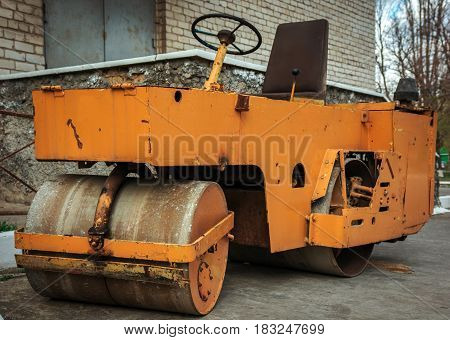 Road roller for repair of roads and construction of new road sections