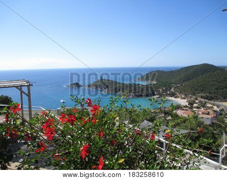 fantastica vista sulla baia in Corsica d'estate