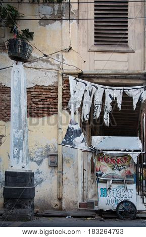 Semarang, Indonesia - september 13, 2015: Traditional street scene with street seller in Semarang, Indonesia