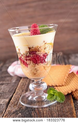 raspbery tiramisu