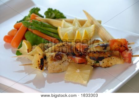 烤的鸡肉与蔬菜
