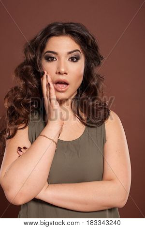 military girl style curls hairstyle 1 2
