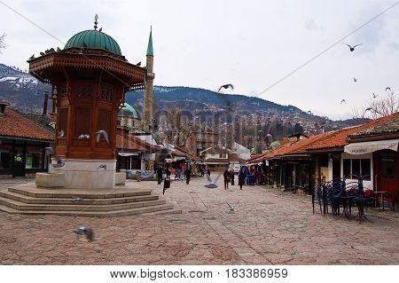 23 may 2009-sarajevo-bosnia-Life on the street of Sarajevo with the fountain of sebilj bosnia