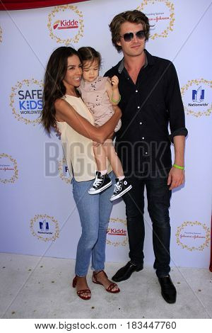 LOS ANGELES - APR 23:  Terri Seymore, Coco Seymour-Mallon, Clark Mallon at the Safe Kids Day at the Smashbox Studios on April 23, 2017 in Culver City, CA