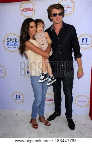 LOS ANGELES - APR 23:  Terri Seymore, Coco Seymour-Mallon, Clark Mallon at the Safe Kids Day at the Smashbox Studios on April 23, 2017 in Culver City, CA
