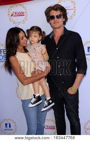 LOS ANGELES - APR 23:  Terri Seymore, Coco Seymour-Mallon, Clark Mallon at the Safe Kids Day at the Smashbox Studios on April 23, 2017 in Culver City, CA