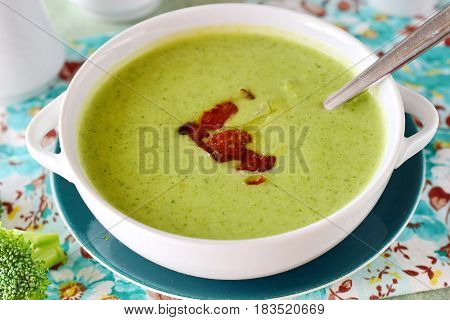 A bowl of a creamy broccoli soup with crunchy bacon. Healthy food. Healthy eating concept