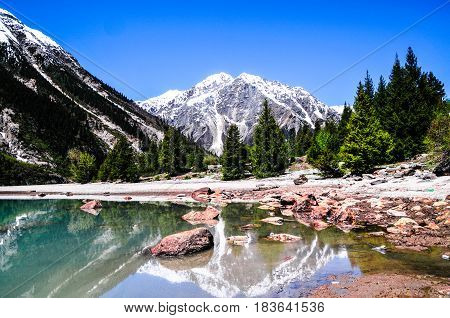 Beautiful Tibet scenery in china- ranwu lake is the largest lake in eastern Tibet, the main source of the Yarlung Zangbo River tributary. north of the famous Laguna glacier. Peak is the year-round, overlapping ups and downs of the snow-capped mountains.