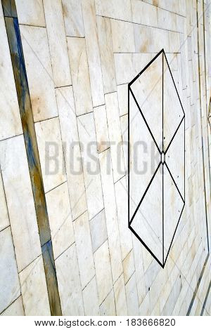 Direction  Sanpietrini Arsizio   T    Varese  T Of A Curch And Marble