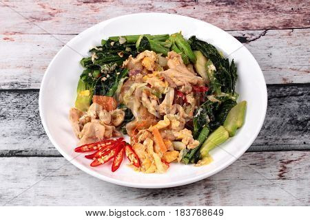 Fried Big Noodle With Chicken And Vegetables.