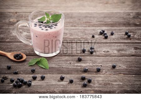 the blueberries and jogurt on old wooden background