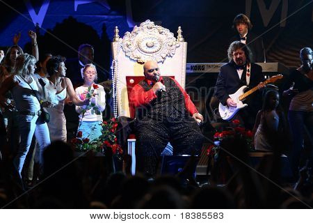 LOULE, Portekiz - 27 Haziran: Solomon Burke sahneye Med Festivali 27 Haziran 2008, Loule, P gerçekleştirir