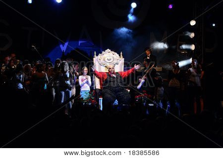 LOULE, Portekiz - 27 Haziran: Solomon Burke sahneye Med Festivali 27 Haziran 2008, Loule, P gerçekleştirir
