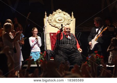 LOULE, Portekiz - 27 Haziran: Solomon Burke sahneye Med Festivali 27 Haziran 2008, Loule, P gerçekleştirir
