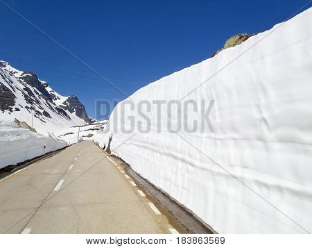 Pass Road Of Nufenen-novena