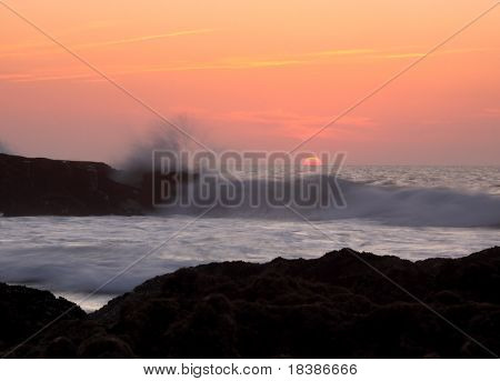 vista sulla costa di spiaggia, al tramonto in Algarve, Portogallo - Barriga beach, vicino a Aljezur