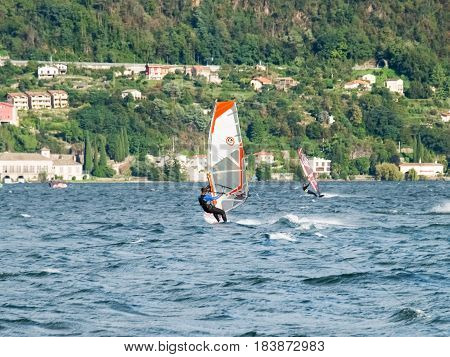 Windsurf E Kitesurf On The Lake