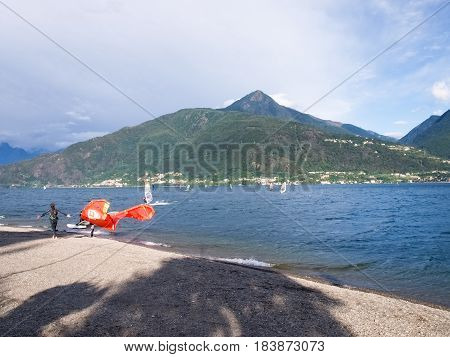 Windsurf E Kitesurf On The Lake