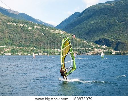 Windsurf E Kitesurf On The Lake