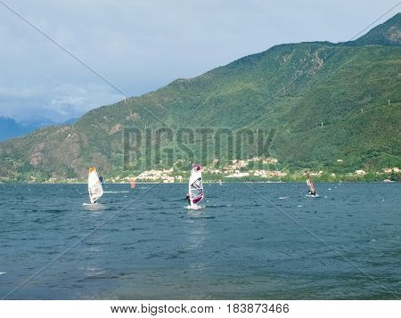 Windsurf E Kitesurf On The Lake