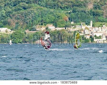 Windsurf E Kitesurf On The Lake